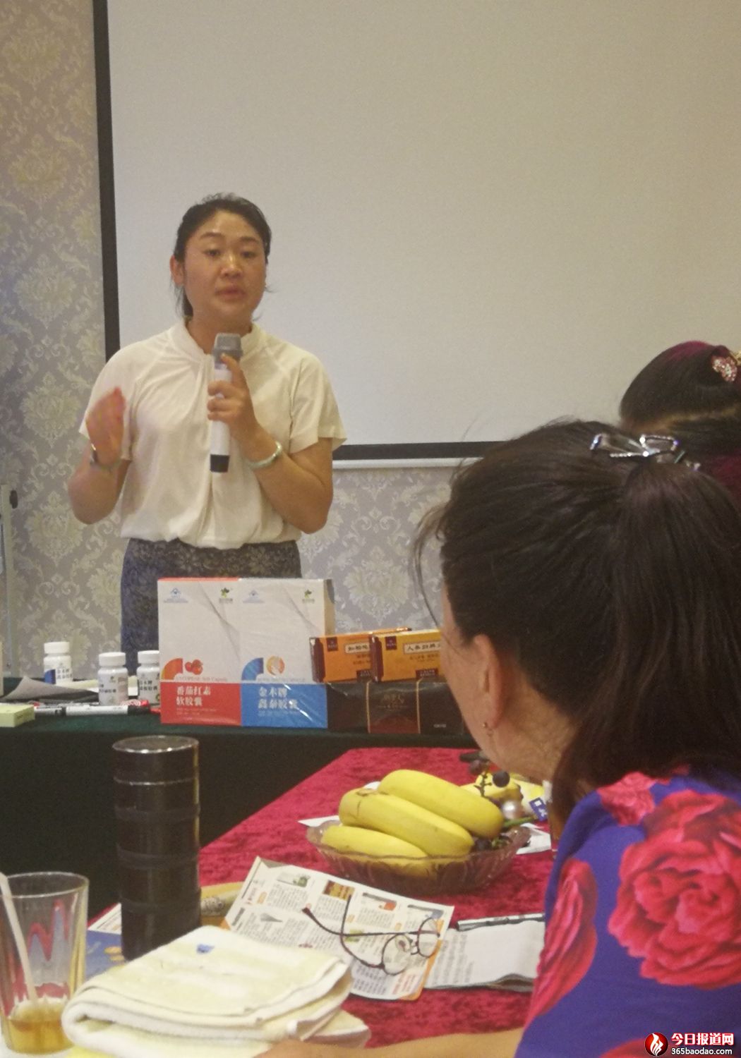 丁宏恩在講述自己分享金木事業(yè)給自己帶來的受益成果.jpg