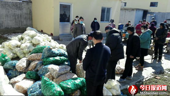 沂城街道鼓山前村網(wǎng)格員孫海波新上任捐菜捐鹽群眾笑開(kāi)顏93.png