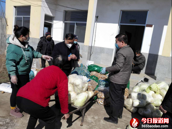 沂城街道鼓山前村網(wǎng)格員孫海波新上任捐菜捐鹽群眾笑開(kāi)顏540.png