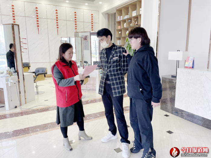 梁山縣:深入開展社保政策宣傳和現(xiàn)場辦362.png